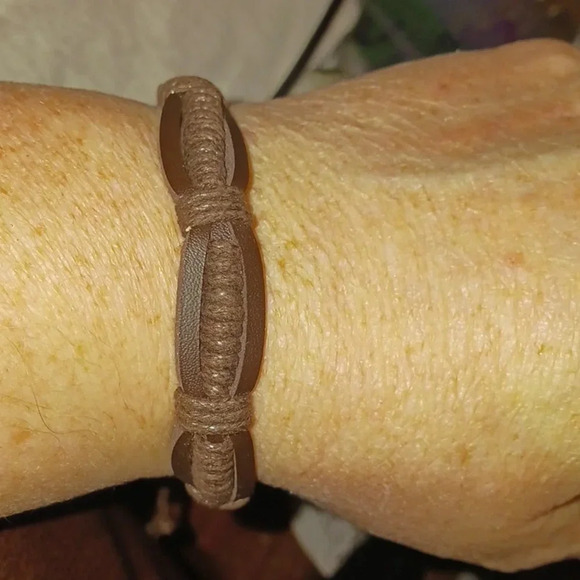 Handmade Leather Unisex Bracelet - Picture 2 of 4